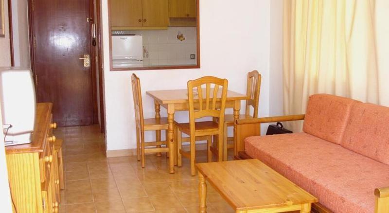 Apartamentos Torre Gerona Benidorm Ruang foto